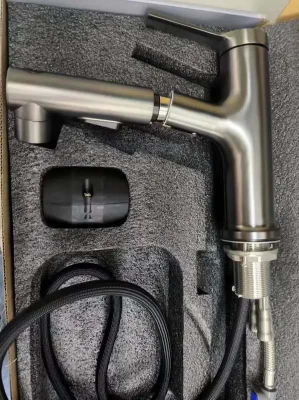 Manguera pull-out extendida — foto real