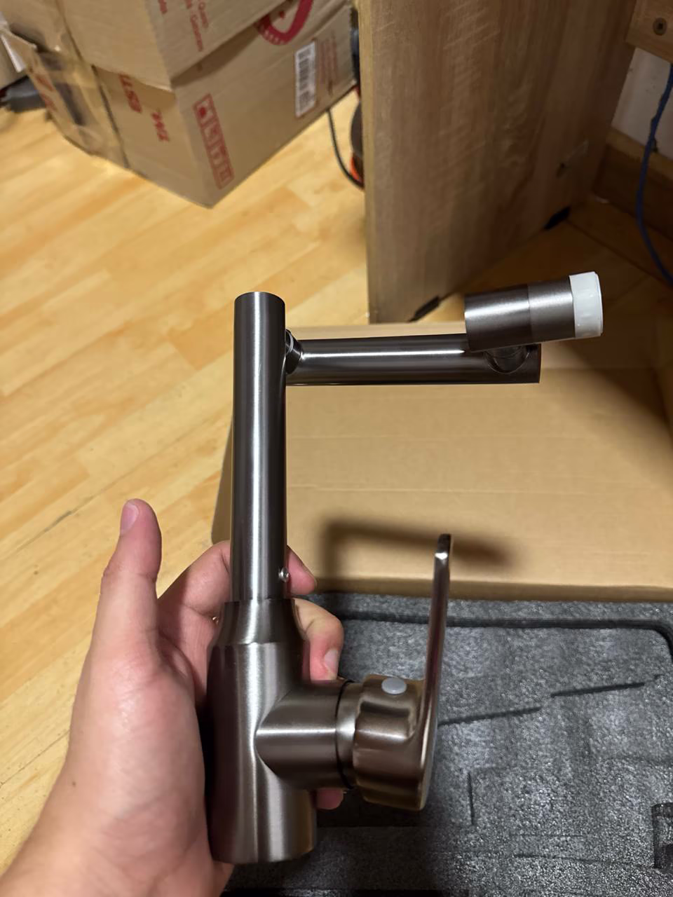 Brazo articulado rotación horizontal 360° grifería robótica lavamanos Colombia